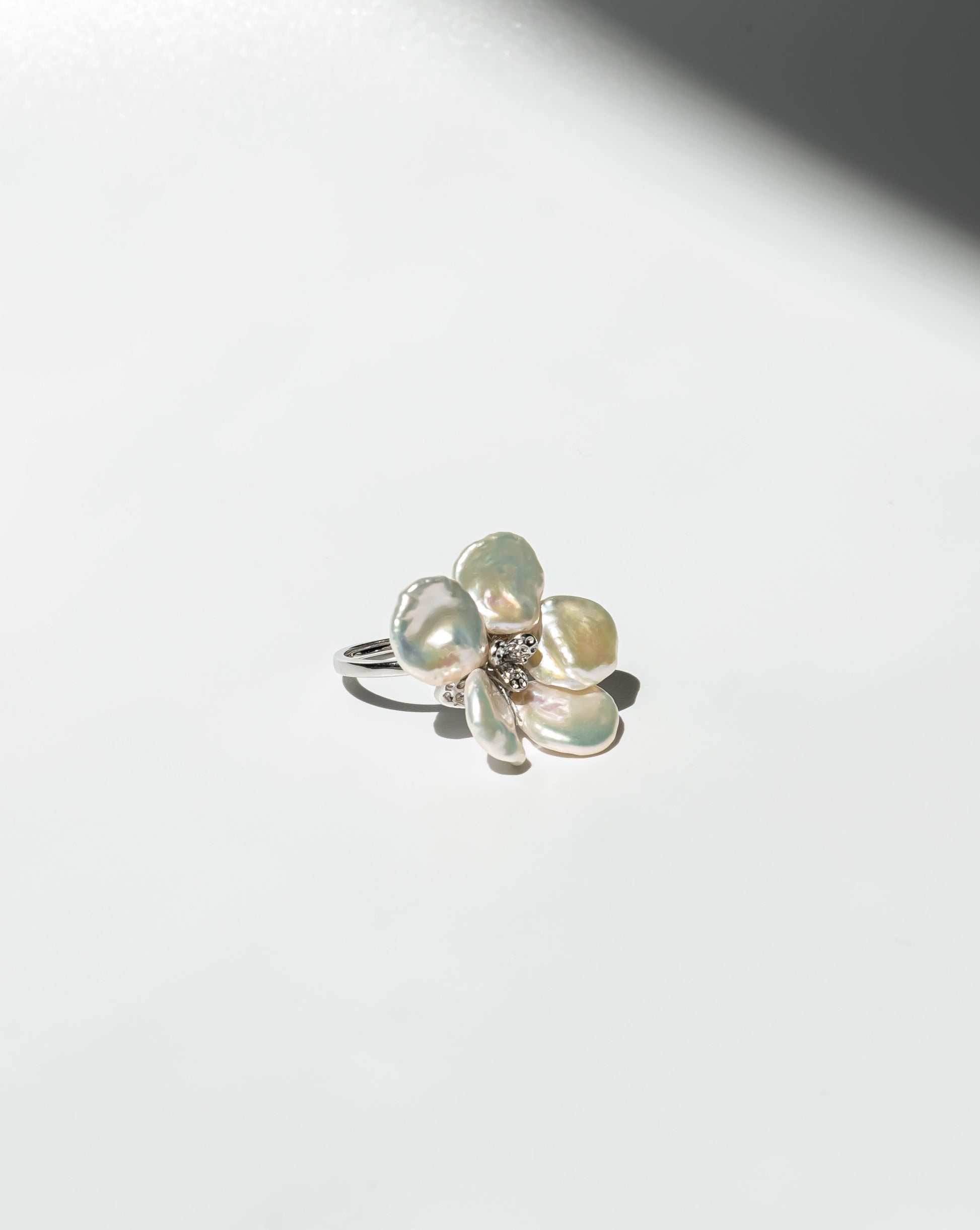 Handmade Flower Ring – Adjustable 925 Silver with Natural Keshi Pearl